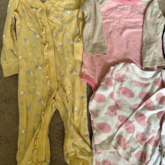 Girls long sleeve bundle 12 mths - Picture 3 of 4